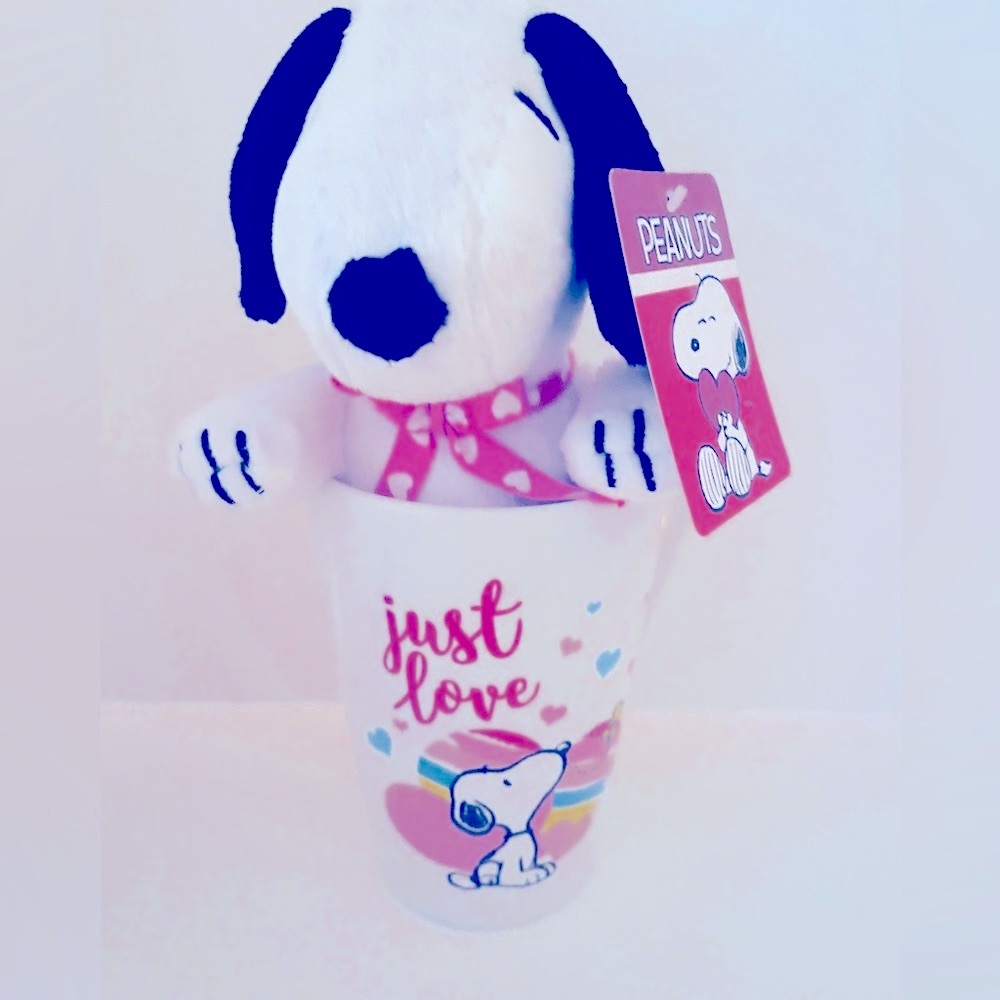 Authentic new snoopy Schulz love mug.
